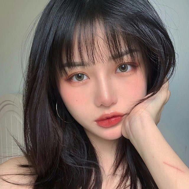Cách tán má hồng kem không bị vón cục