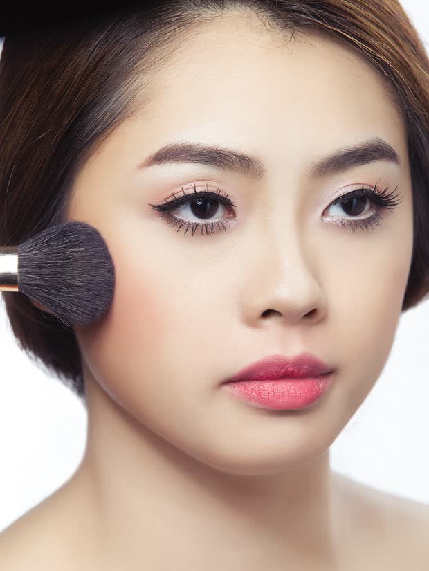 Kỹ thuật tán má hồng kem chuẩn mượt mà