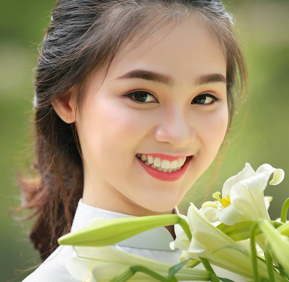 Trang điểm kỷ yếu nhẹ nhàng thanh lịch