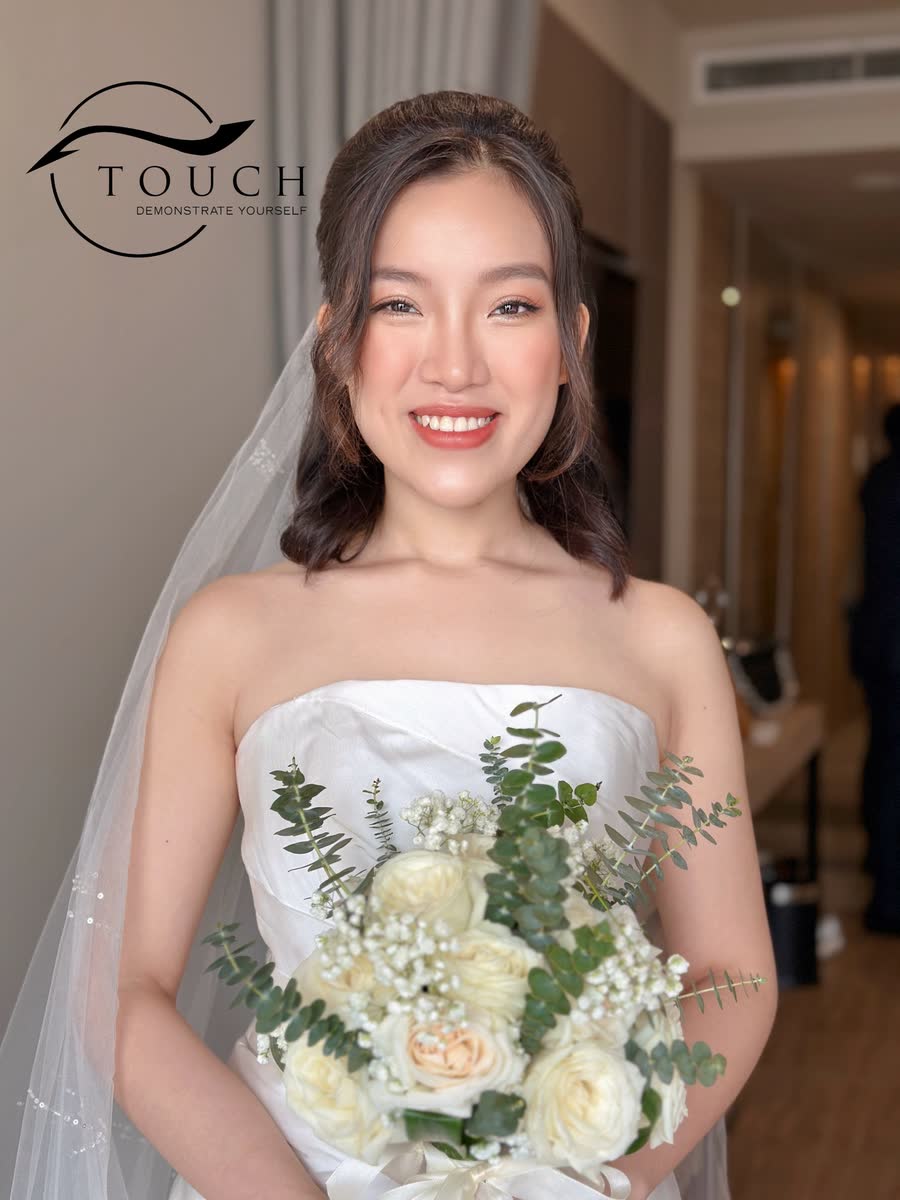 Makeup với vùng da mịn lì nhờ kỹ thuật setting và baking cho dịp đặc biệt