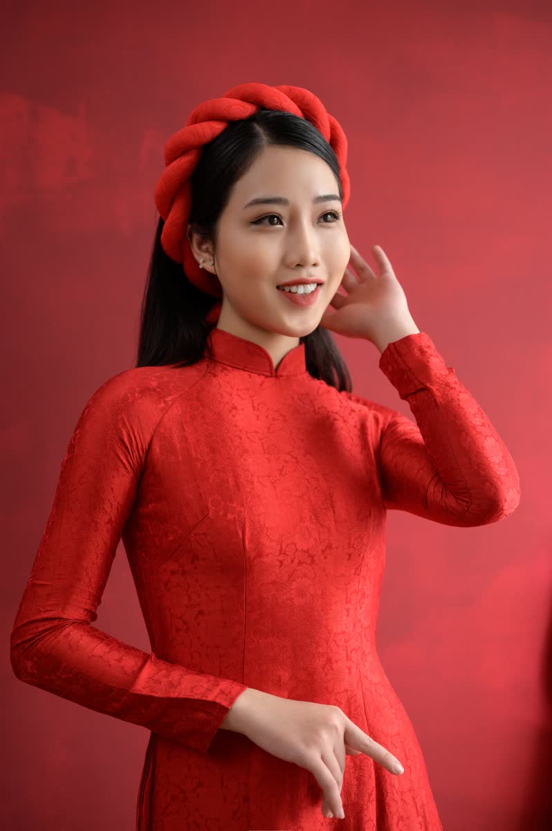 Trang điểm Tết với má hồng kem tươi tắn