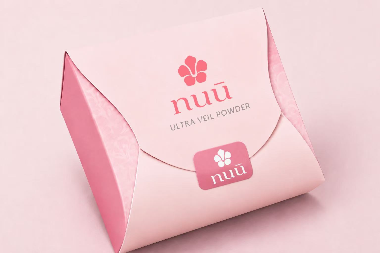 Túi quà Ultra Veil Powder màu hồng với logo hoa nuū